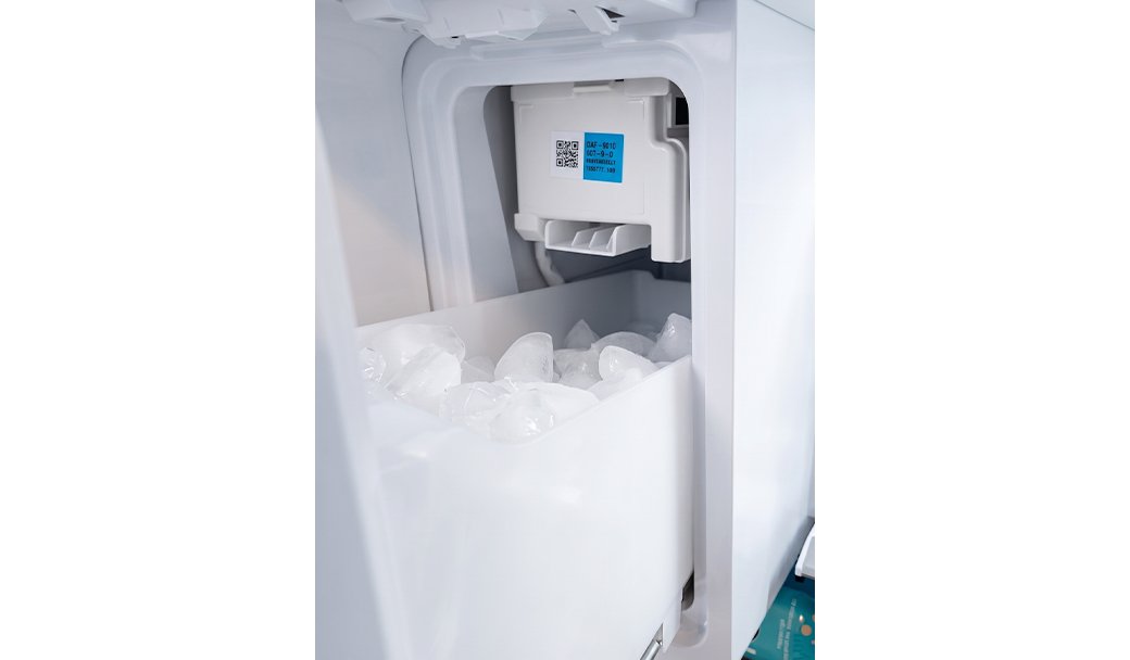 Check the ice bucket for ice to dispense